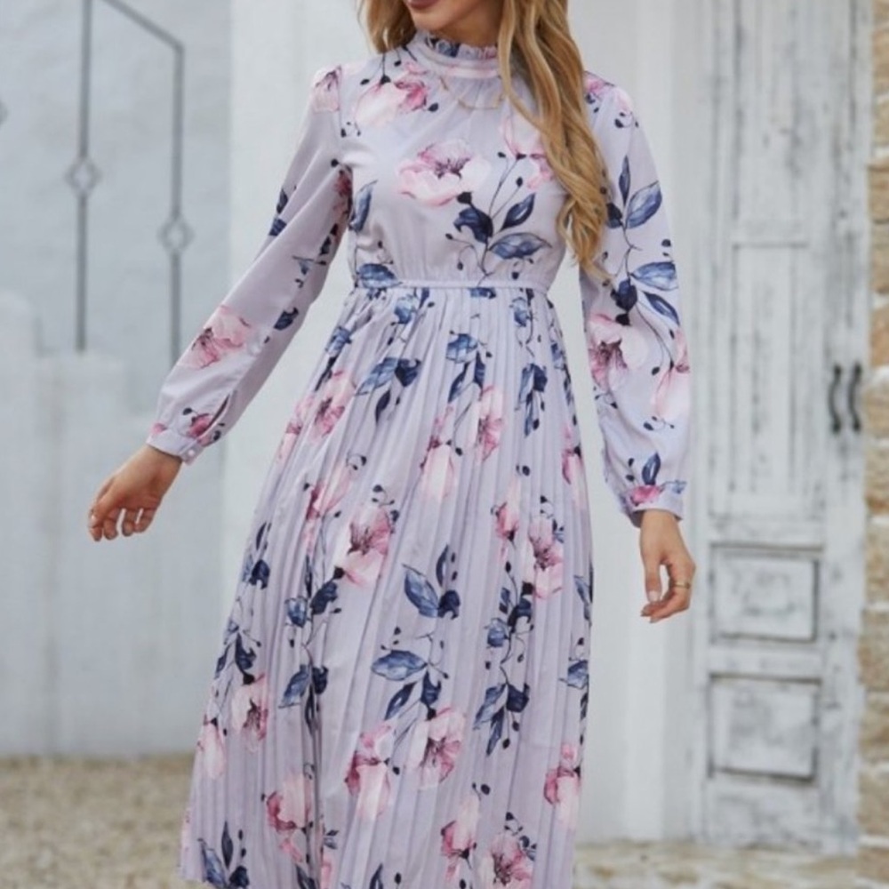Lilac Floral Print Long Sleeve Midi Dress Sz S
Fall Dress